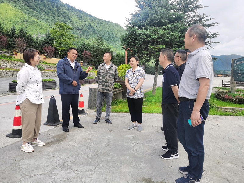 吴志君赴石棉、汉源开展立法调研