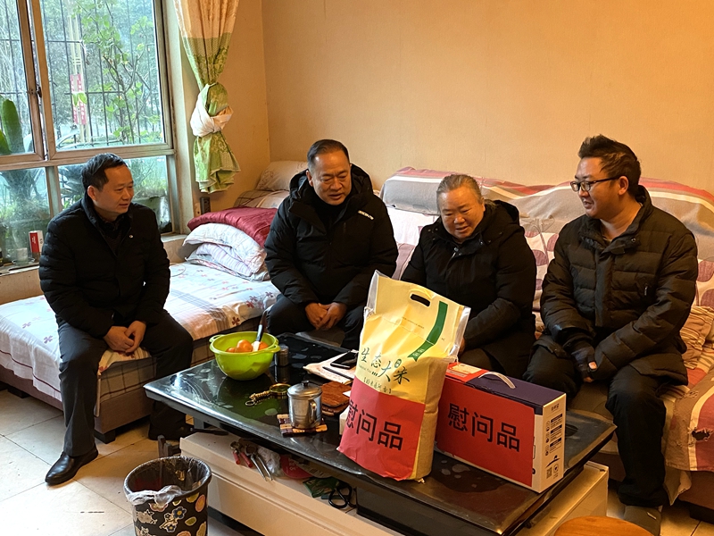 白云开展春节前走访慰问活动