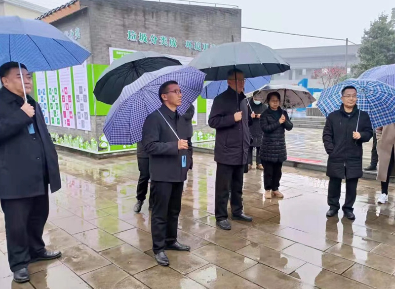 泸州市人大常委会副主任曾平一行来雅考察农村生活垃圾分类处理立法工作