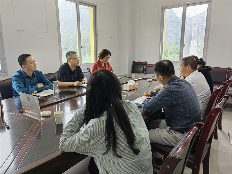 蔡军到联系村宣讲省委十二届五次全会精神