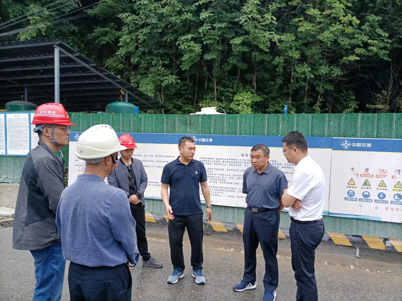 周建华赴宝兴调研督导县城功能疏解工作
