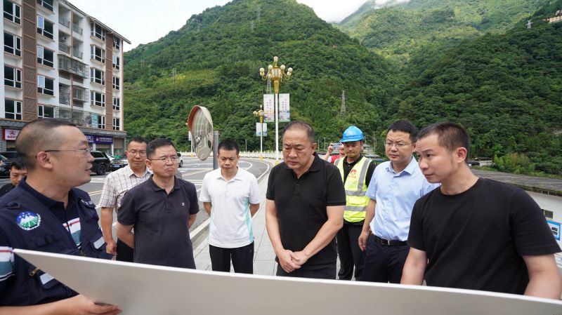 压紧压实各方责任 落实落细防汛措施 白云赴宝兴县调研督导