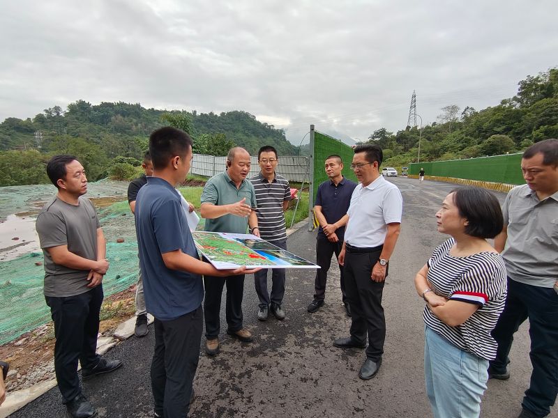 李志强调研督导青鼻山隧道二号及附属桥梁工程建设工作