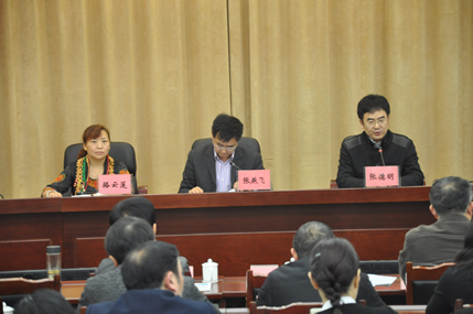 张德明、骆云莲代表在雅传达十二届全国人大三次会议精神