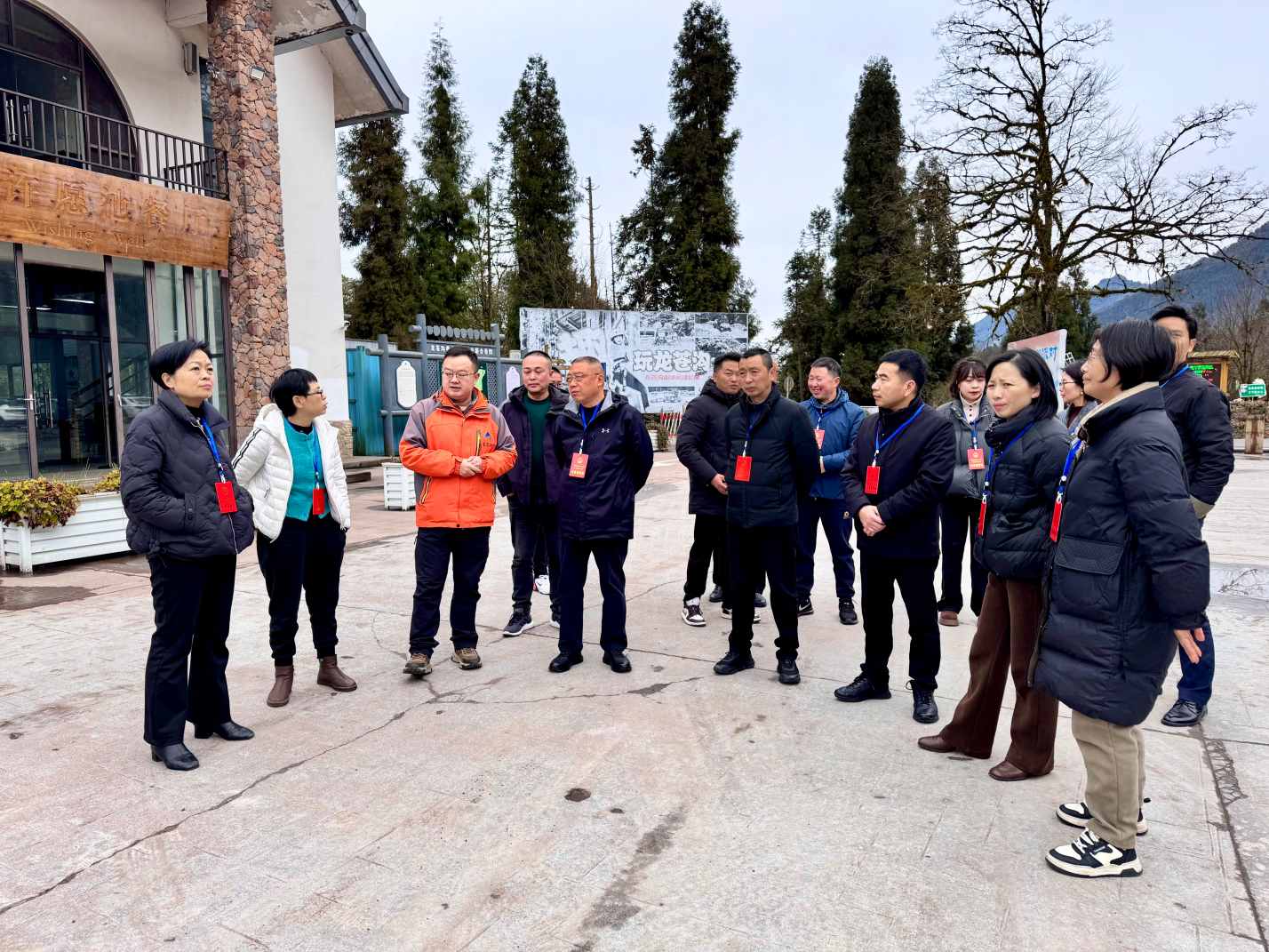 3月19日，人大代表在龙苍沟叠翠溪调研景区运营情况.jpg