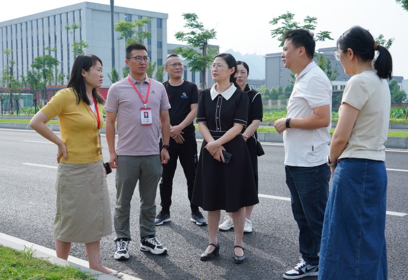 04 专项督办组现场勘查公交线路.jpg