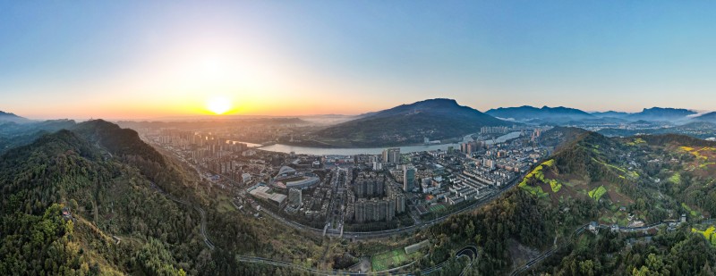 05 雨城全景(拍摄:雨城融媒).jpg