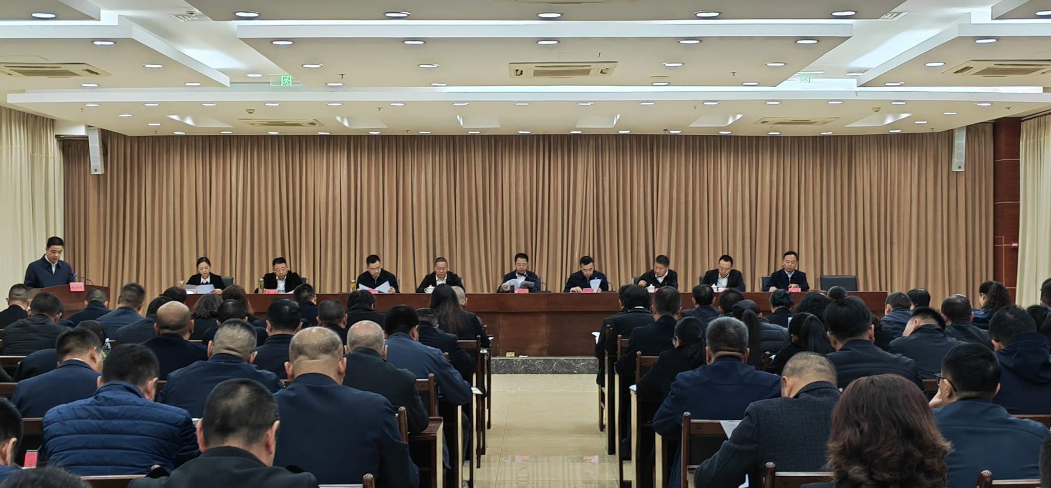 把制度优势转化为强有力的治理效能——汉源召开县委人大工作会议