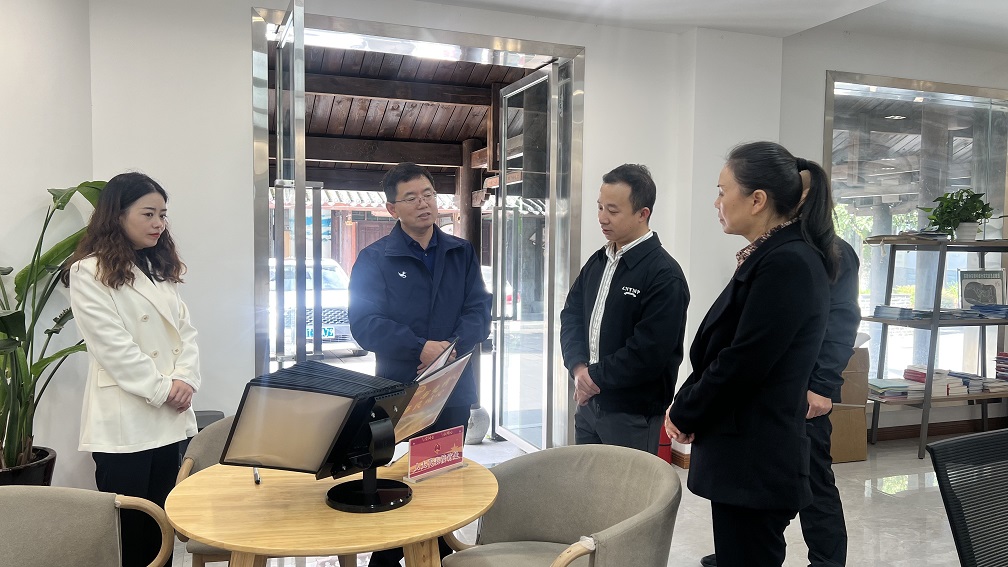 市人大常委会副主任罗显泽 赴石棉县调研人大代表“家站”运行及棚户区改造项目建设工作