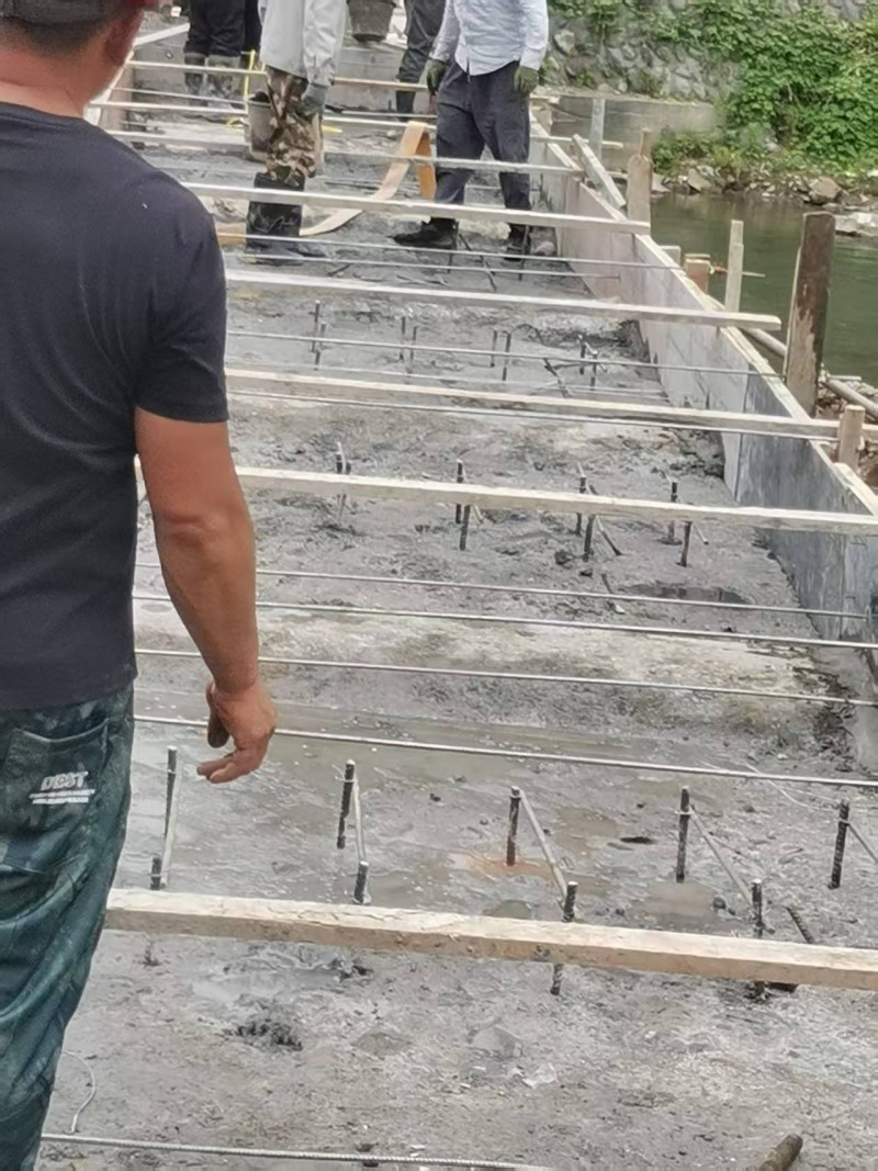 001大同村青泉组便桥建设施工现场.jpg