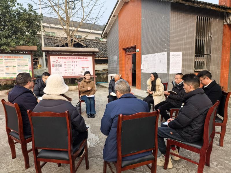 区人大常委会主任高佳秀到中峰镇宣讲市委五届八次全会精神并开展调研