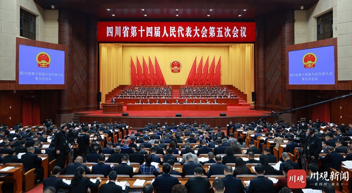 省十四届人大五次会议开幕　王晓晖主持开幕会并宣布开幕　施小琳作政府工作报告　田向利于立军出席