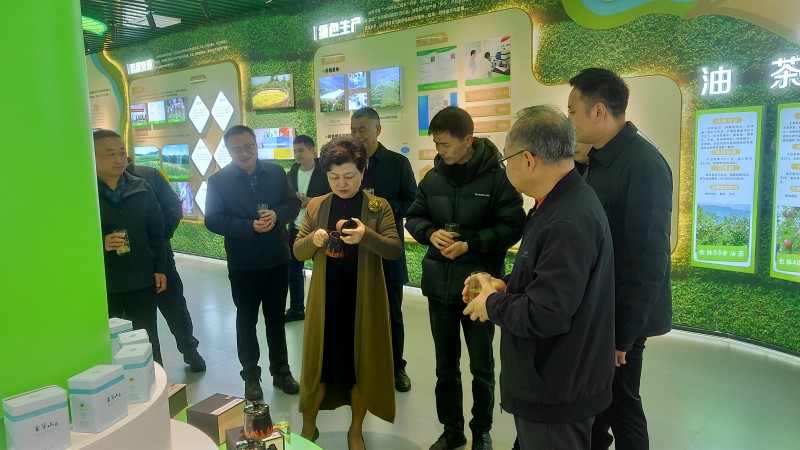 吴宏赴天全县调研人大工作