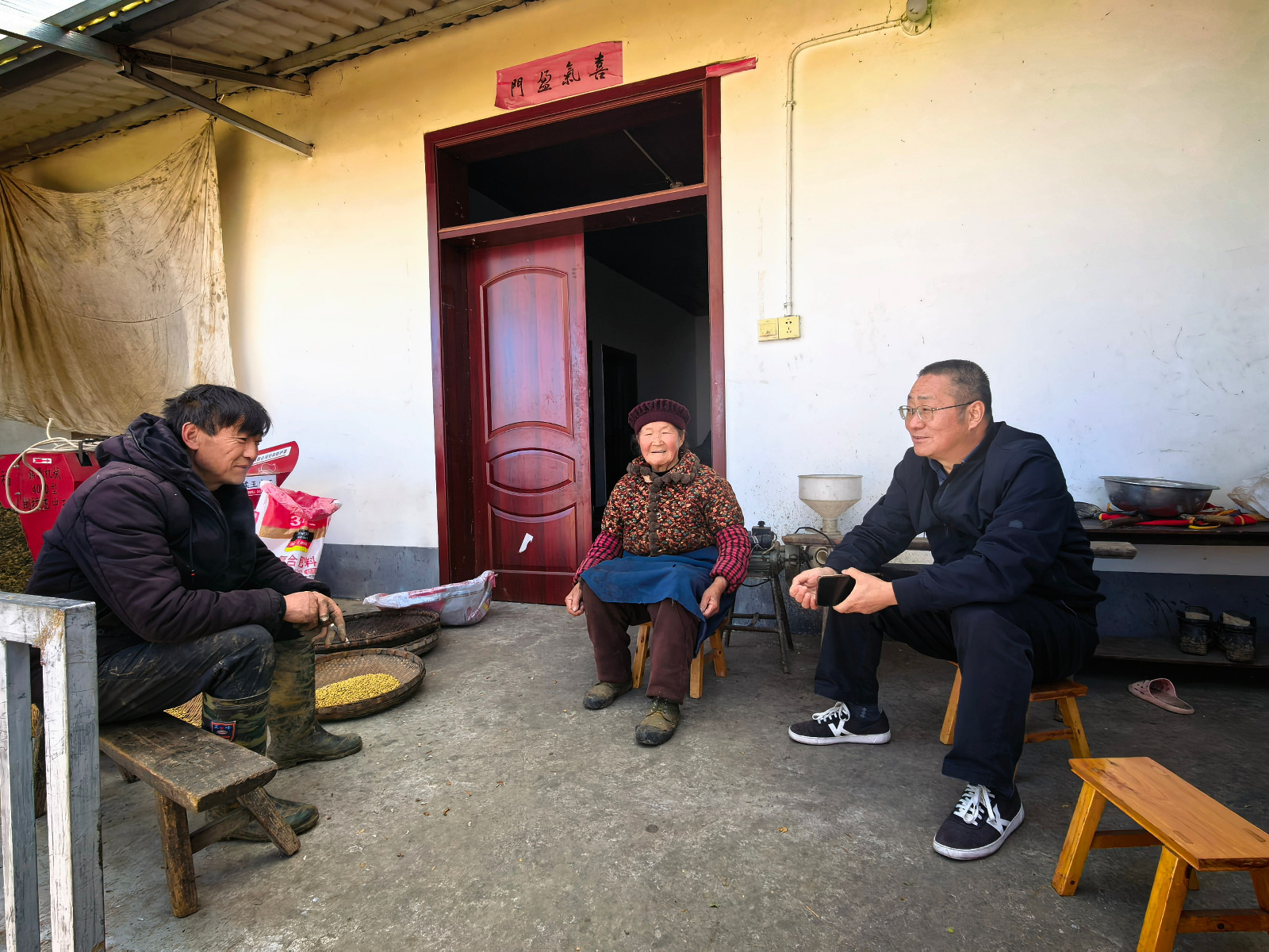 凝心聚力强根基 履职为民促振兴 县人大常委会主任贺东风调研村“两委”换届后运行情况