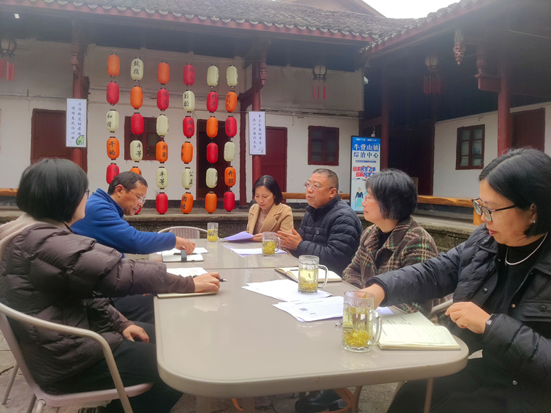 县人大常委会主任柯国富调研牛背山镇人大工作