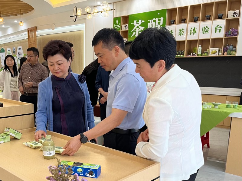 市人大常委会主任吴宏赴名山区调研茶产业发展情况.jpg