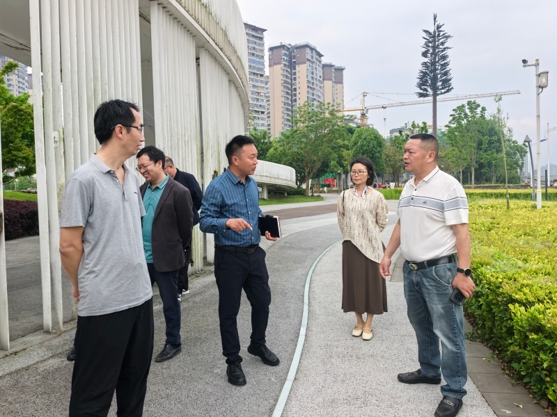 荥经县人大城环资工委、法工委就《四川省城市园林绿化条例》贯彻执行情况调研.jpg