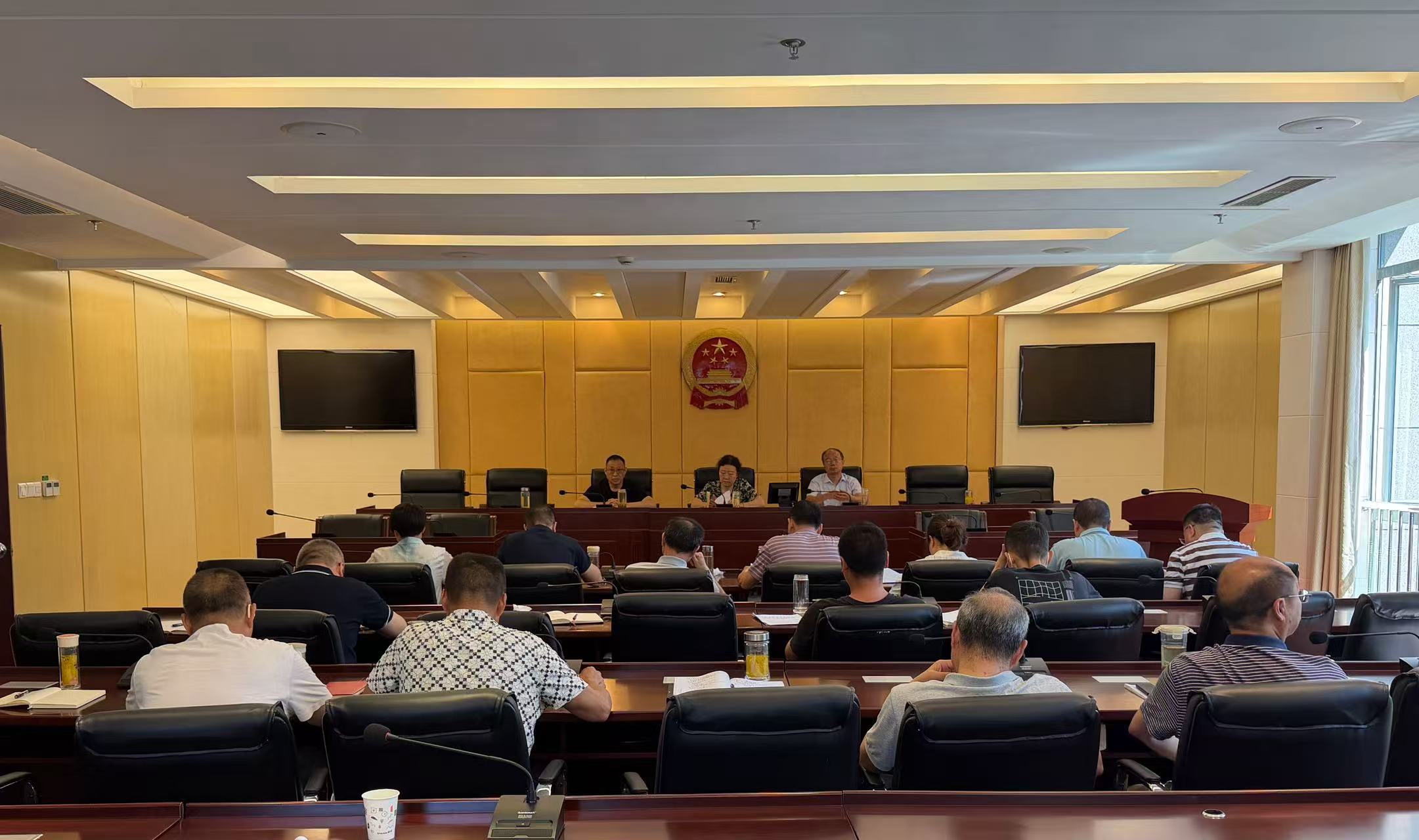 001石棉县人大召开专题学习研讨(扩大)会议暨机关党支部主题党日活动.jpg