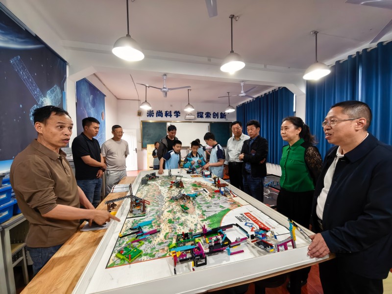003　2026年５月常委会副主任赵志红带队再次到新棉小学调研.jpg