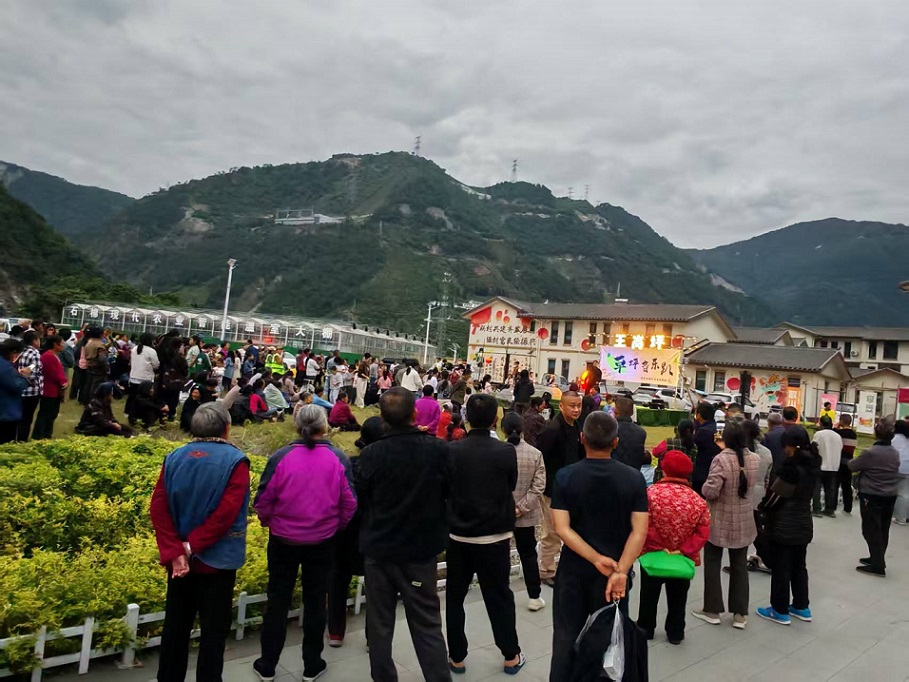 003结合节庆假日,王岗坪乡开展特色活动.jpg