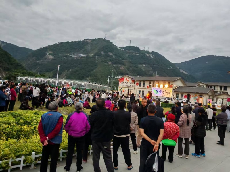 003结合节庆假日,王岗坪乡开展特色活动.jpg