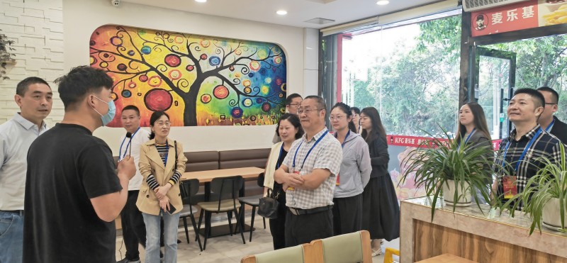 麦乐基线下实体门店.jpg