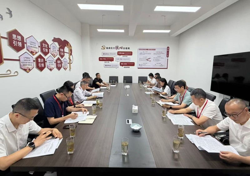 召开代表座谈会.jpg