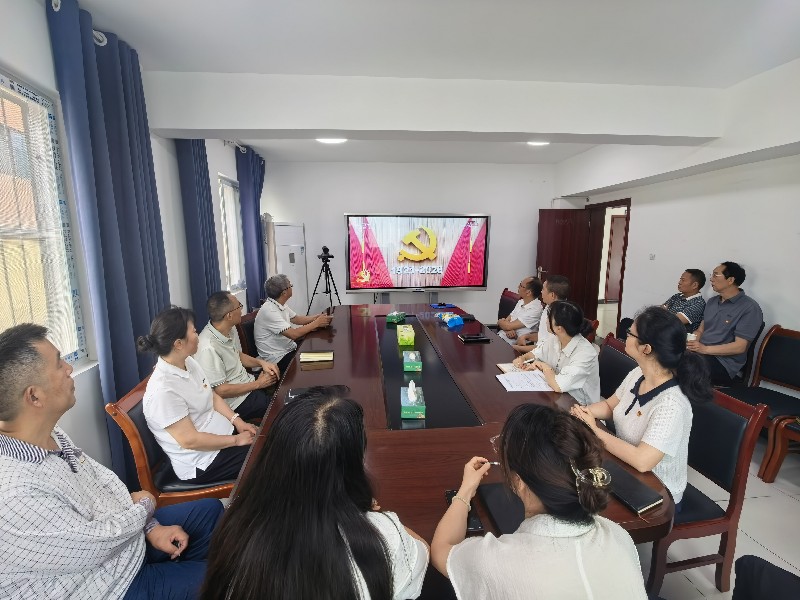 03机关干部职工观看庆祝中国共产党成立105周年大会.jpg