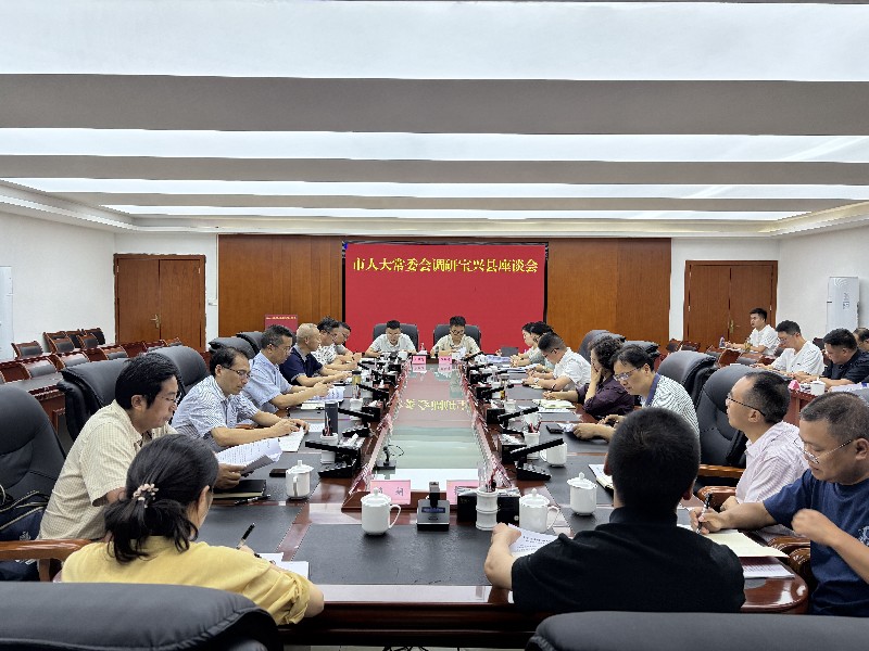 03召开座谈会.jpg
