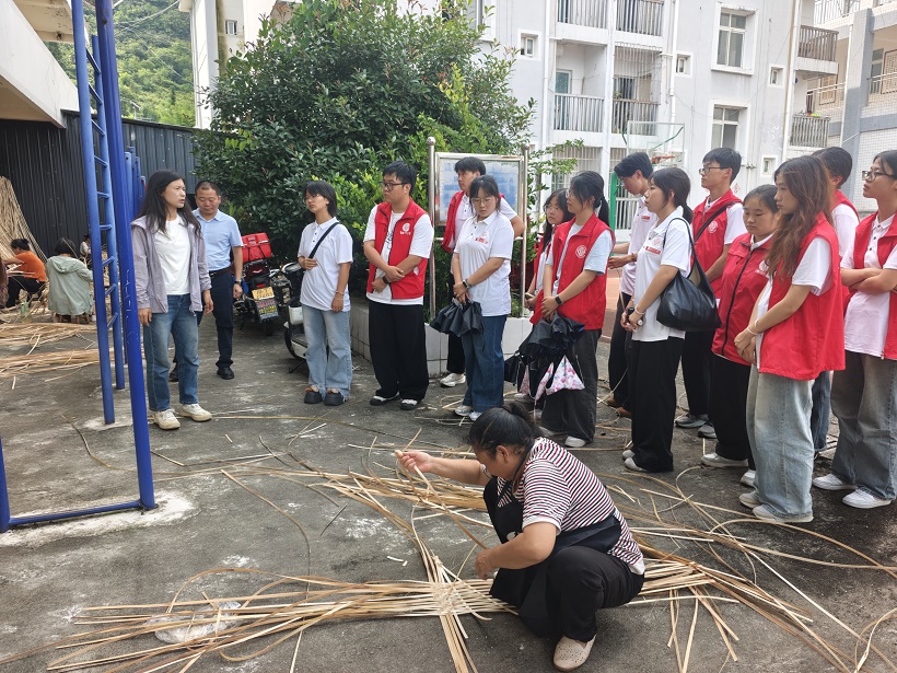 003四川师范大学研学团队调研迎政乡民生实事竹编培训加工项目.jpg