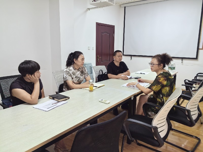 县人大常委会副主任赵志红走访吴静代表_副本.jpg