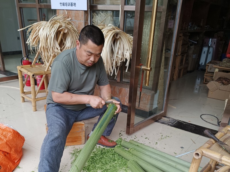 周公山镇人大代表孙新勇：尽心履职念好“致富经” 竹篾翻飞编出“共富图”