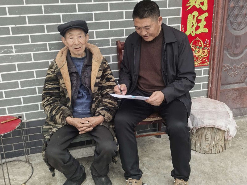 青山不负“代言人” 林下铺就“富民路”——记宝兴县人大代表、雪山村党总支书记马万华