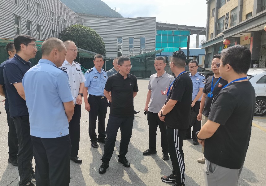 市人大常委会副主任罗显泽带队赴棉开展“一法一条例一办法”执法检查