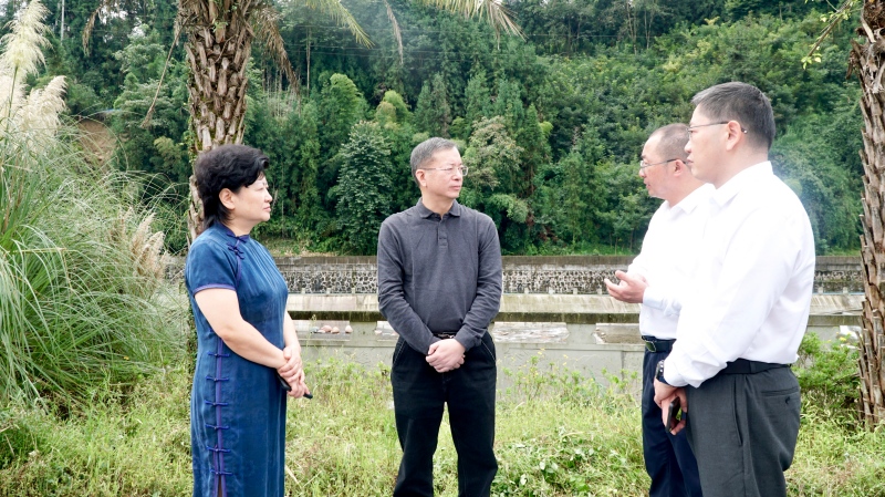 乐山市人大常委会主任陈强一行来雅考察