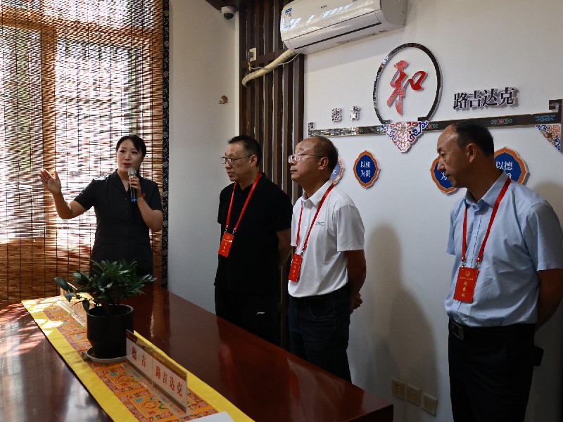 发挥人大职能 巩固民族团结进步示范成果