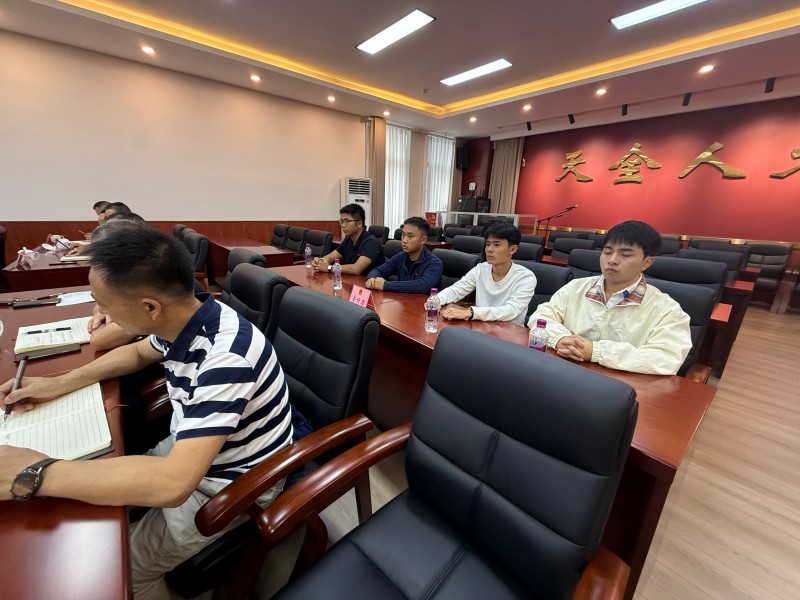 01.旁听常委会.jpg