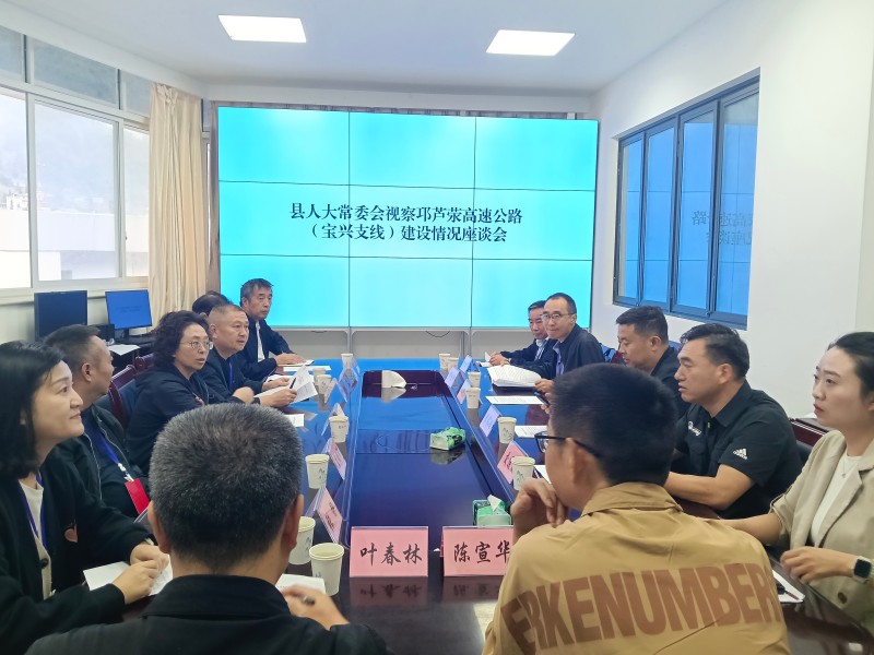 02召开座谈会.jpg